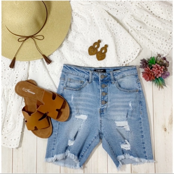 Button fly denim cut off shorts - Picture 2 of 4